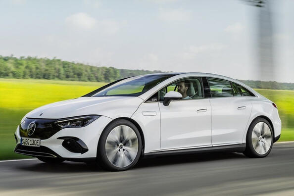 Test af den elektriske sedan Mercedes-Benz EQE (V295) Foto 1