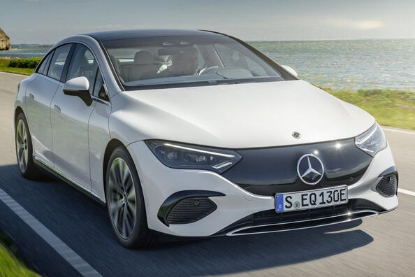 Test af den elektriske sedan Mercedes-Benz EQE (V295) Foto 2