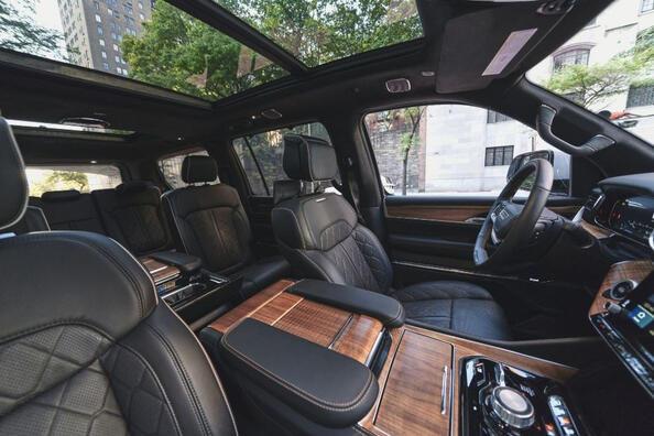 Test af SUV'en Jeep Grand Wagoneer Foto 5