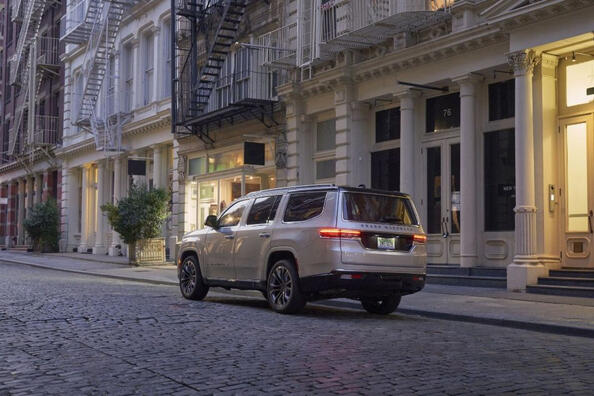 Test af SUV'en Jeep Grand Wagoneer Foto 2