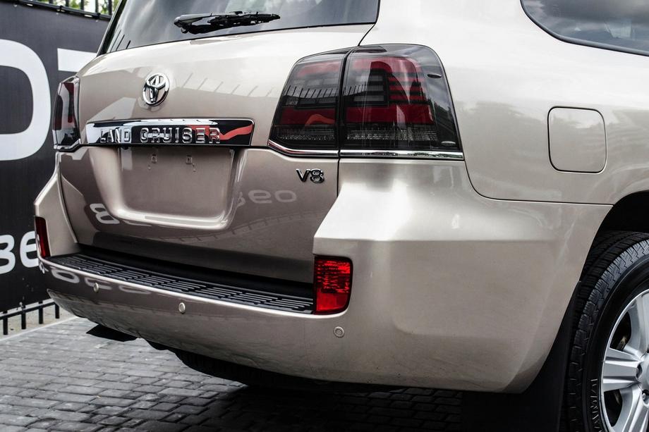 Toyota Land Cruiser 200 2007–2021 Baglygter 2008-2015 (Sequential Red) Image