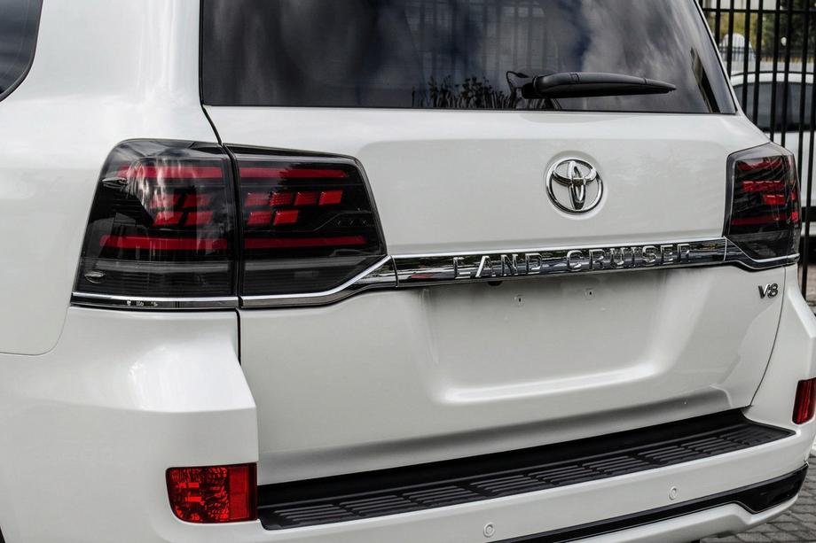 Toyota Land Cruiser 200 2007–2021 Baglygter 2016-2021 (Sequential Red Plus) Image
