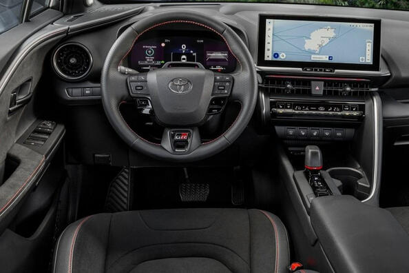 Test af den kompakte crossover Toyota C-HR i 2. generation Foto 5