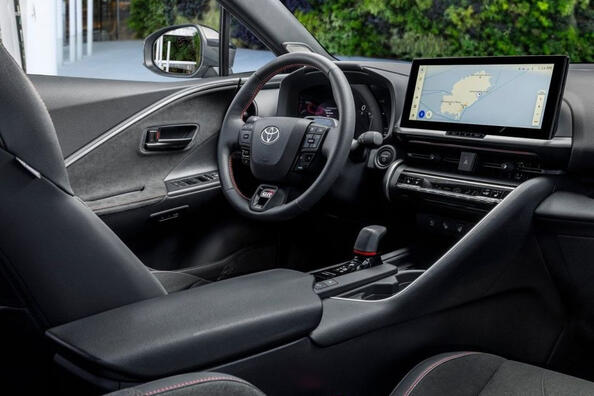 Test af den kompakte crossover Toyota C-HR i 2. generation Foto 6