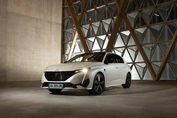 Test af den kompakte elektriske hatchback Peugeot e-308