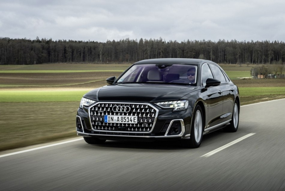 Test af den opdaterede Audi A8 sedan med firehjulstræk