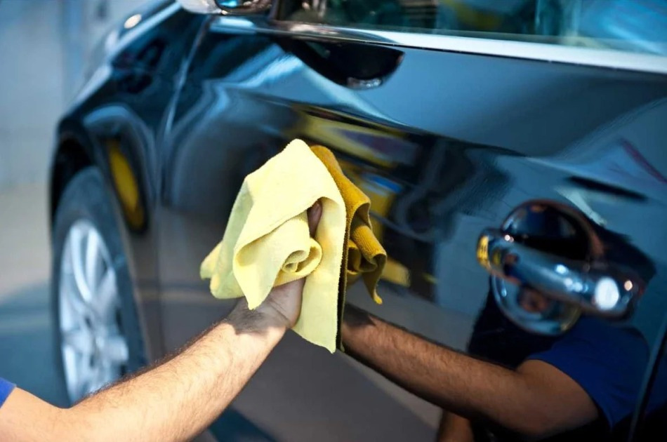 Fjern tape- og klisterrester fra bilen: midler og tips