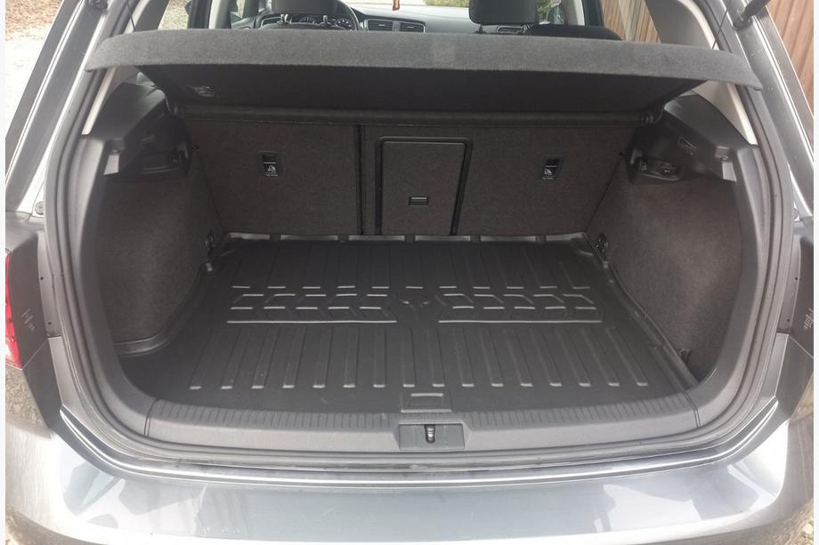 Volkswagen Golf 7/E-Golf 2012–2020 3D Stingray bagagerumsbakke (til E-Golf) Foto 1