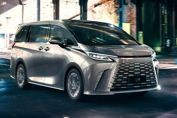 Test af premium-minivognen Lexus LM i 2. generation