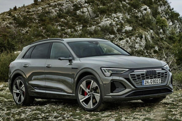 Elektrisk firehjulstrukket SUV Audi Q8 e-tron