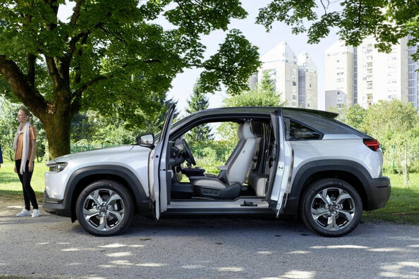 Første generation af den elektriske crossover Mazda MX-30