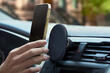 Sådan vælger du en mobilholder: guide til bilejeren foto 1