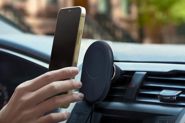 Sådan vælger du en mobilholder: guide til bilejeren
