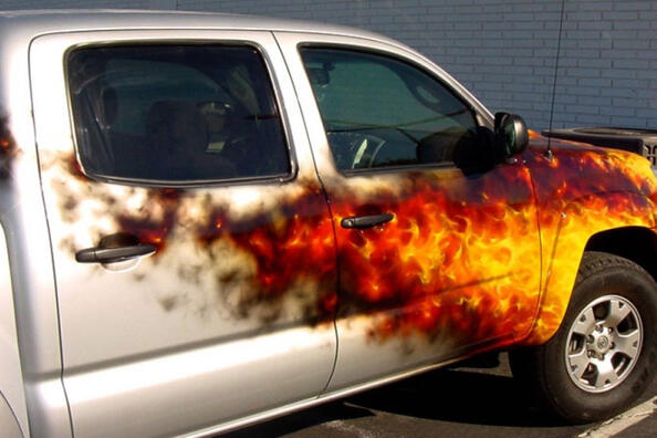 Vinylfoliering eller airbrush af bilen: Hvad er bedst?