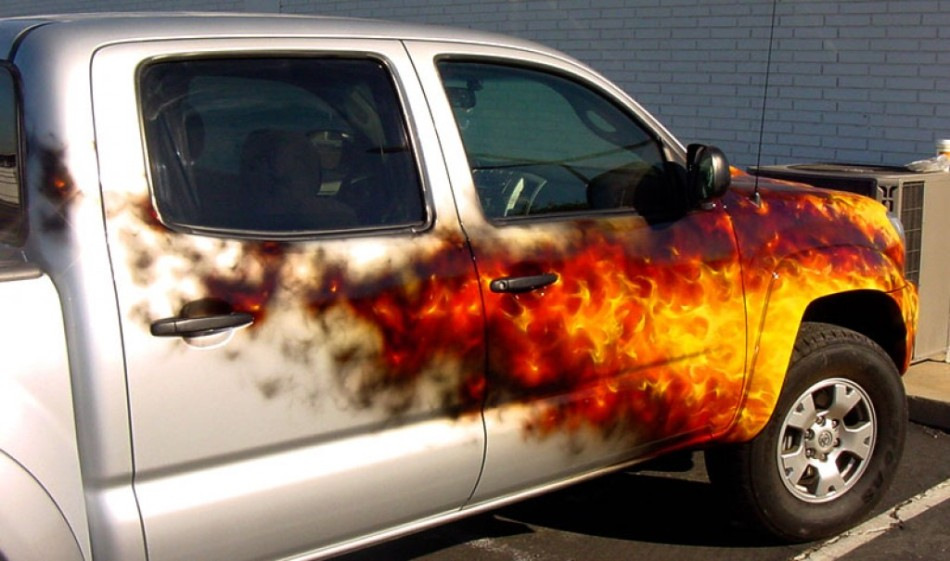 Vinylfoliering eller airbrush af bilen: Hvad er bedst?