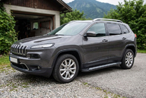 Jeep Cherokee KL 2013– Sidetrin Vision New Black (2 stk., aluminium) foto 1