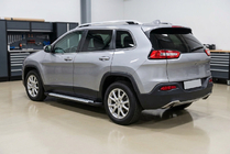 Jeep Cherokee KL 2013– Sidetrin Allmond Grey (2 stk., aluminium) foto 1