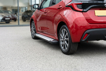 Toyota Yaris/Yaris Cross (XP210) 2020– Sidetrin Allmond Grey (2 stk., aluminium) foto 1