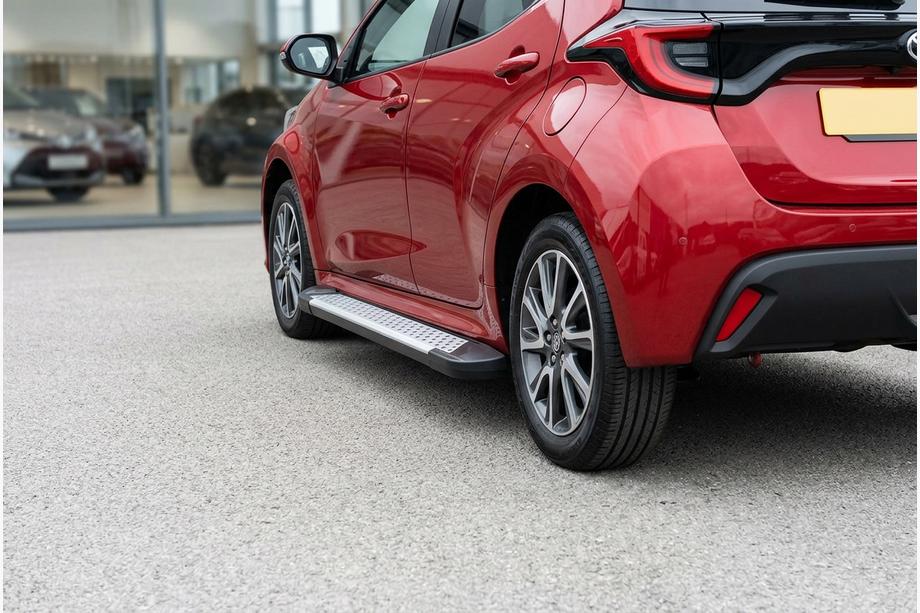 Toyota Yaris/Yaris Cross (XP210) 2020– Sidetrin Allmond Grey (2 stk., aluminium) Image