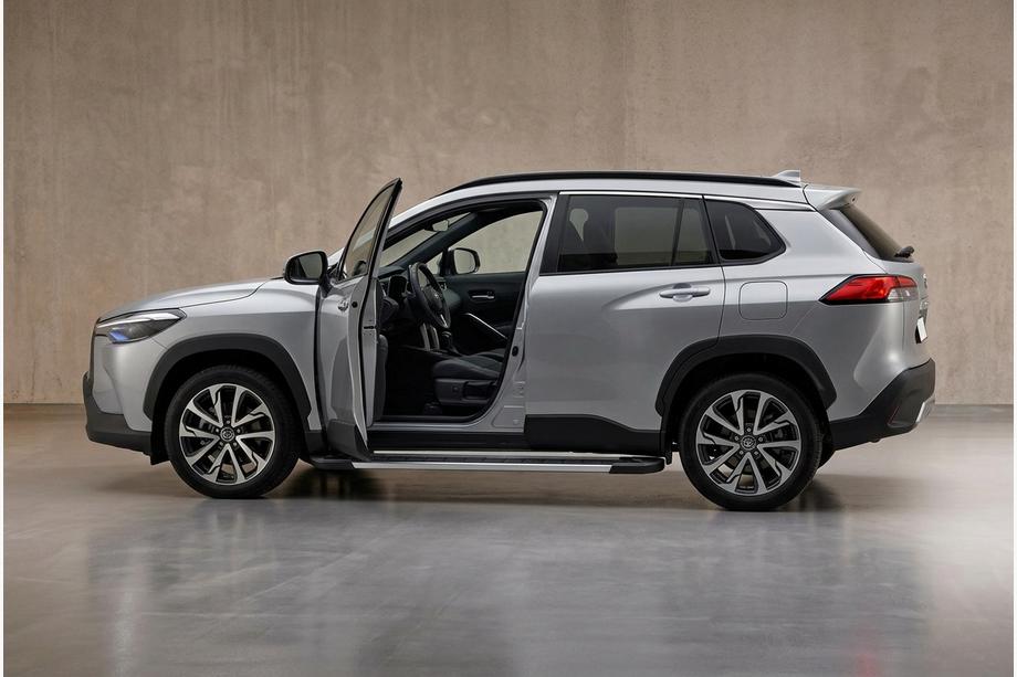 Toyota Corolla Cross 2020– RedLine V1 sidestrin (2 stk., aluminium) Image