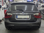 BMW 3-serie E90/E91 2005–2011 Jubilæumsemblem 74 mm (bag) foto 3