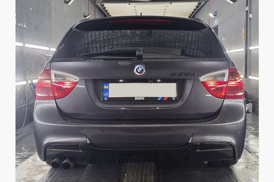BMW 3-serie E90/E91 2005–2011 Jubilæumsemblem 74 mm (bag) Image