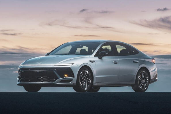Test af den opdaterede Hyundai Sonata sedan i 8. generation