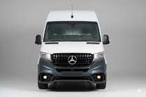 Mercedes Sprinter W907/W910 2018– Forreste kofanger med grill V2 (AMG) foto 8