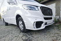 Mercedes Sprinter W907/W910 2018– Forreste kofanger med grill V2 (AMG) foto 4