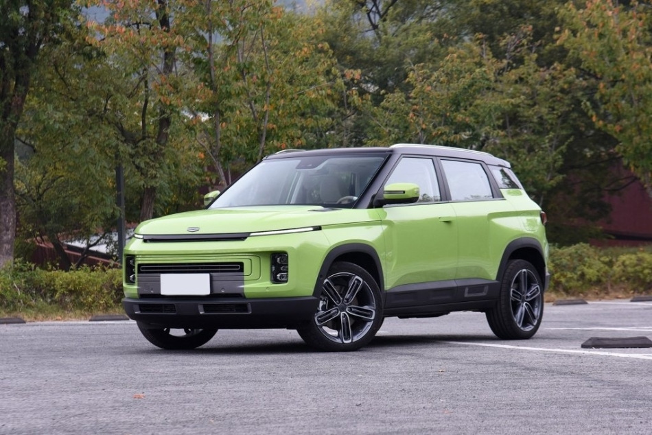 Geely ICON: Stilfuld og teknologisk hybrid-crossover