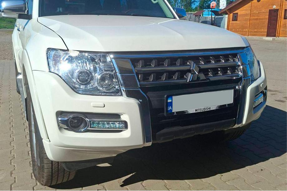 Mitsubishi Pajero Wagon IV 2006–2021 OEM forlygter (2 stk.) Image