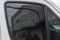 Volkswagen Crafter 2006–2016 Vindafvisere til vinduer, indstiksmodel Niken Luxury (2 stk.) foto 1