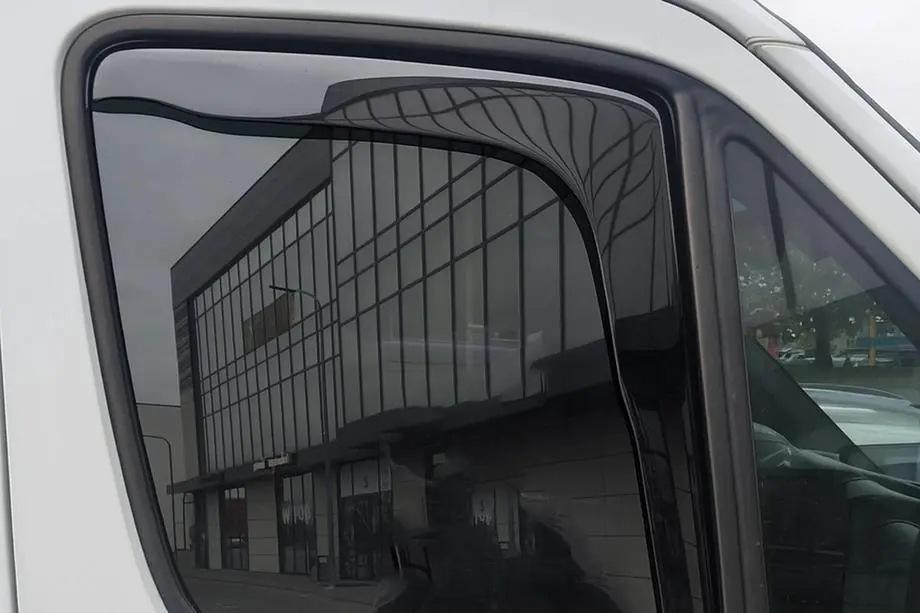 Volkswagen Crafter 2006–2016 Vindafvisere til vinduer, indstiksmodel Niken Luxury (2 stk.) Image