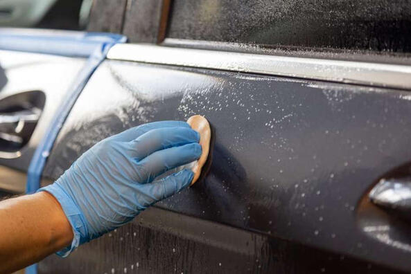 Sådan bruger du clay bar til at rense bilen