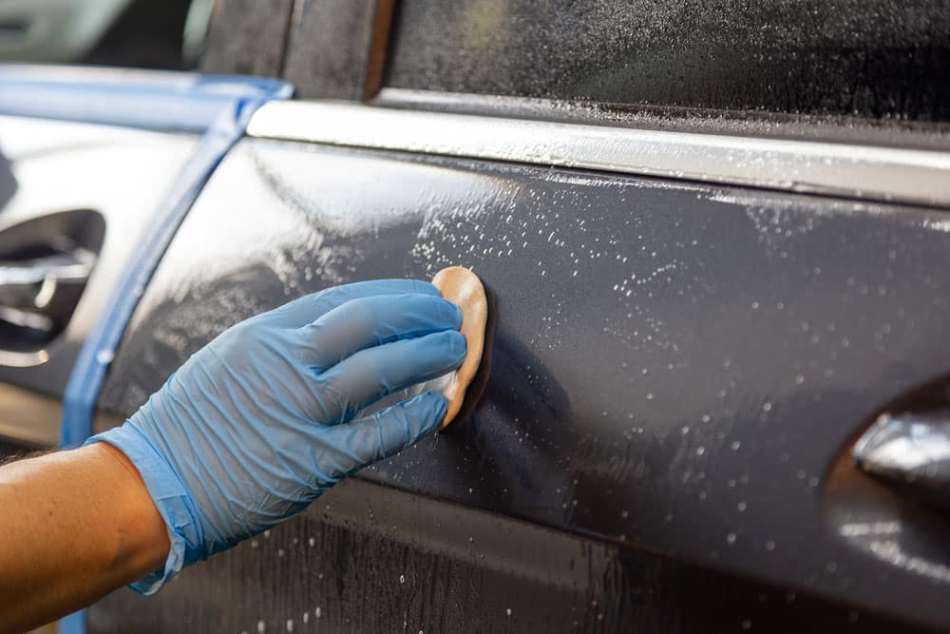 Sådan bruger du clay bar til at rense bilen