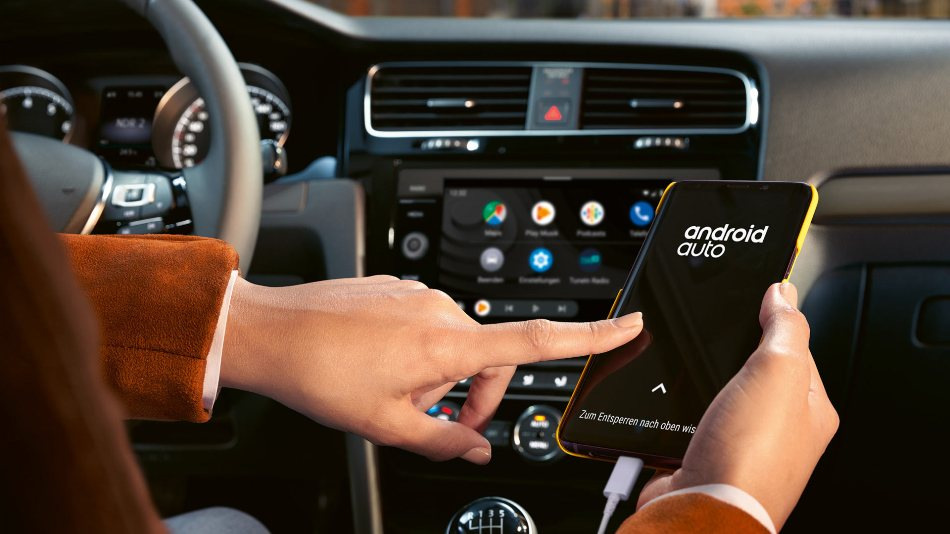 Moderne måder at forbinde din smartphone til bilen
