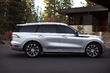 Lincoln Aviator: luksuriøs amerikansk SUV foto 3