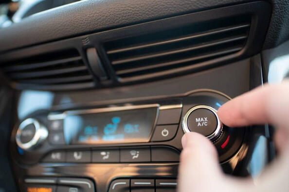 Sådan bruger du bilens aircondition uden at blive syg