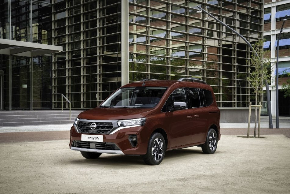 Nissan Townstar Combi: anmeldelse af den praktiske minivan