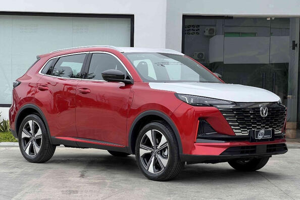 Changan CS55 PLUS II generation: stilfuld crossover med rummeligt interiør Foto 2