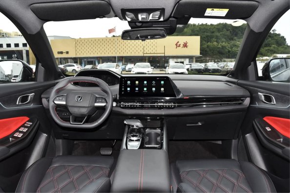 Changan CS55 PLUS II generation: stilfuld crossover med rummeligt interiør Foto 5