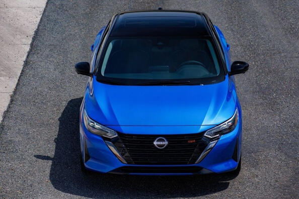 Nissan Sentra 2023: mellemklasse-sedan med opdateret design