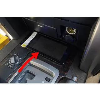Sæt til trådløs opladning af mobiltelefon (2007-2015) Toyota Land Cruiser 200 2007–2021 foto 2