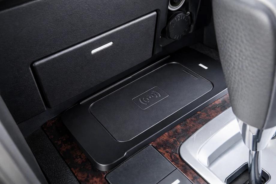 Toyota Land Cruiser 200 2007–2021 Sæt til trådløs opladning af mobiltelefon (2007-2015) Image