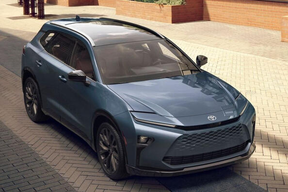 Anmeldelse af den nye Toyota Crown Signia-crossover