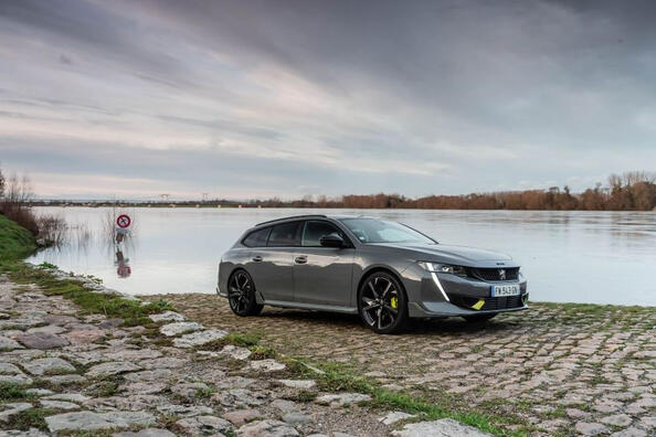 Test af 360-hestes hybrid-stationcar Peugeot 508 SW PSE