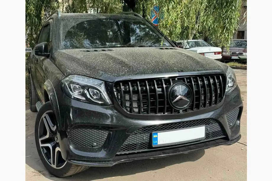Mercedes GL/GLS class X166 2012–2019 Front emblem under glas, sort ramme A0008880111 (til GLS) Image
