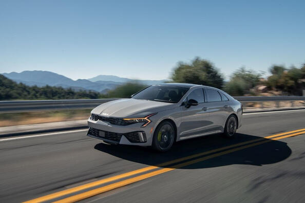 Kia K5 2023 anmeldelse: Opdateret sedan i businessklassen