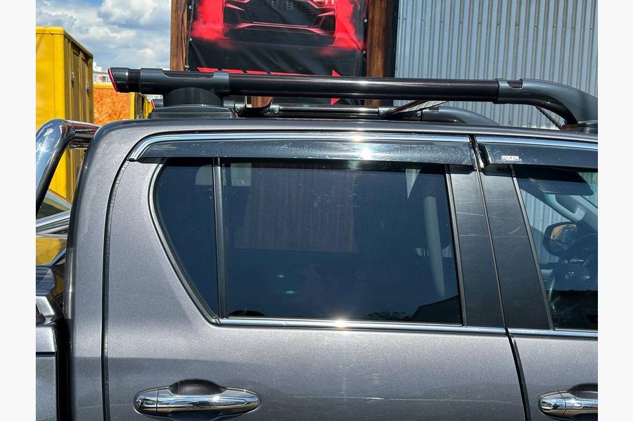 Toyota Hilux 2015– Shark tagrælinger (med tværstang) Grå farve Foto 4