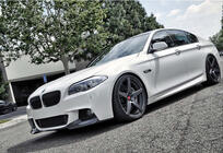 BMW 5-serie F10/F11 2010–2016 Frontkofanger læbespoiler DPT Lip V-3 (til M-Performance, blank sort) foto 3